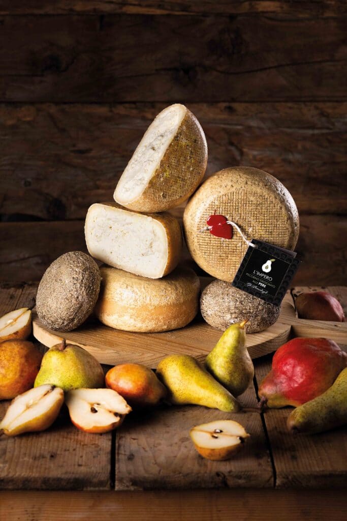 L'Impero Pecorino stagionato alle PERE